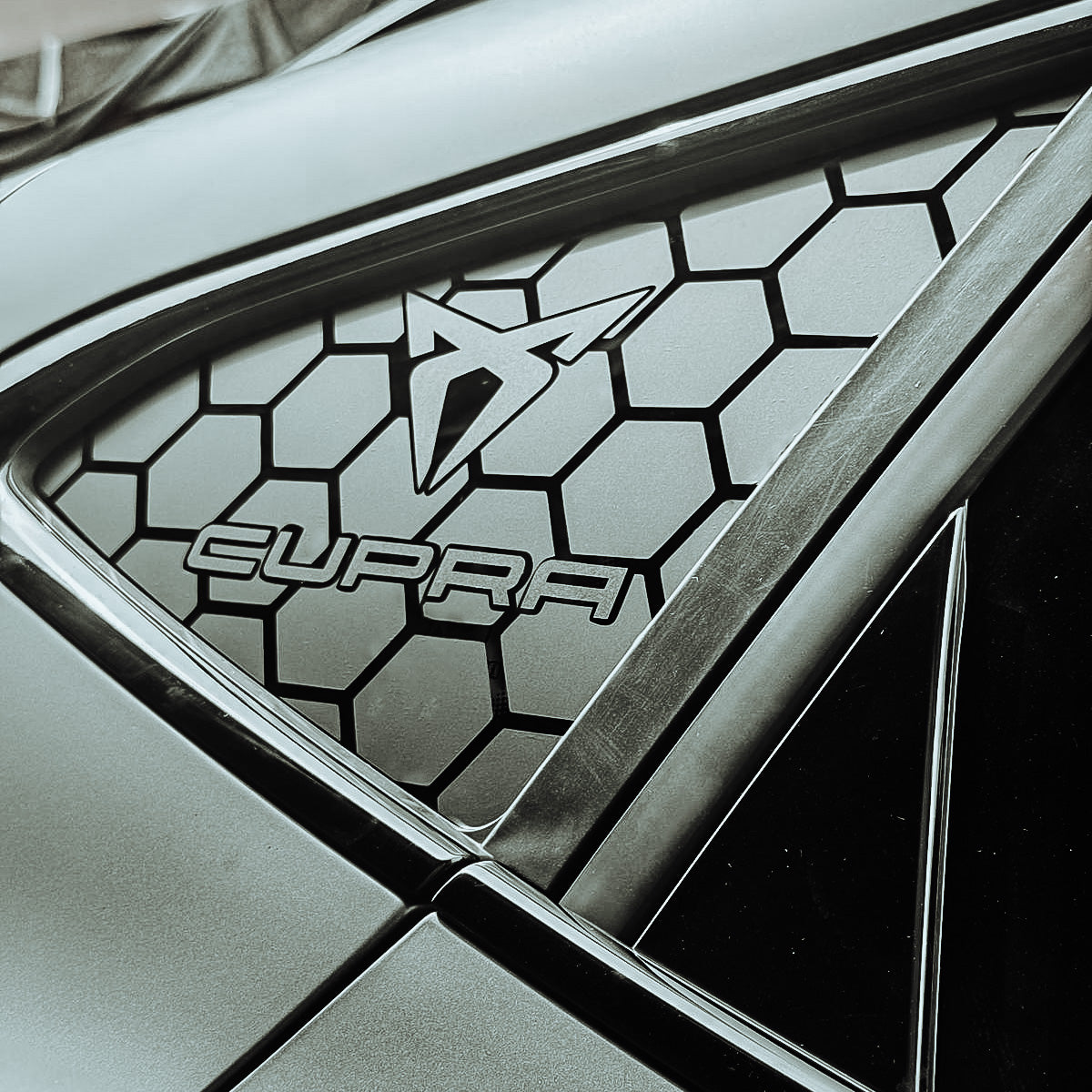 Adesivi laterali Formentor a nido d'ape x2