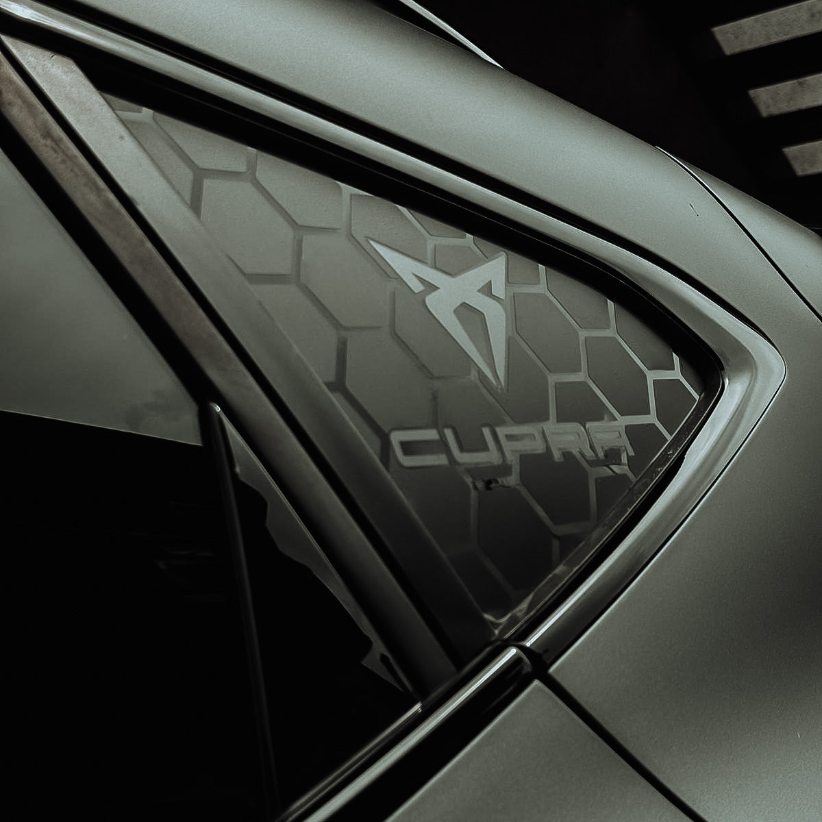 Adesivi laterali Formentor a nido d'ape x2