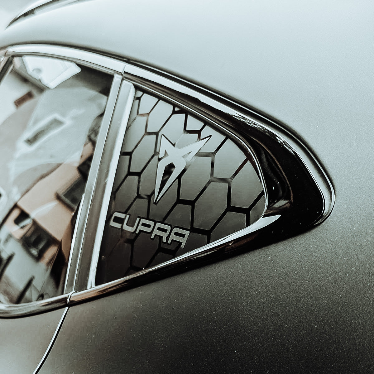 Wabenmuster Seitenaufkleber für Cupra Formentor – 2er Set
