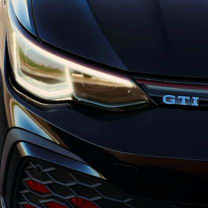 GTI-inzetstuk voor VW Golf 8 in vinyl (voorzijde)