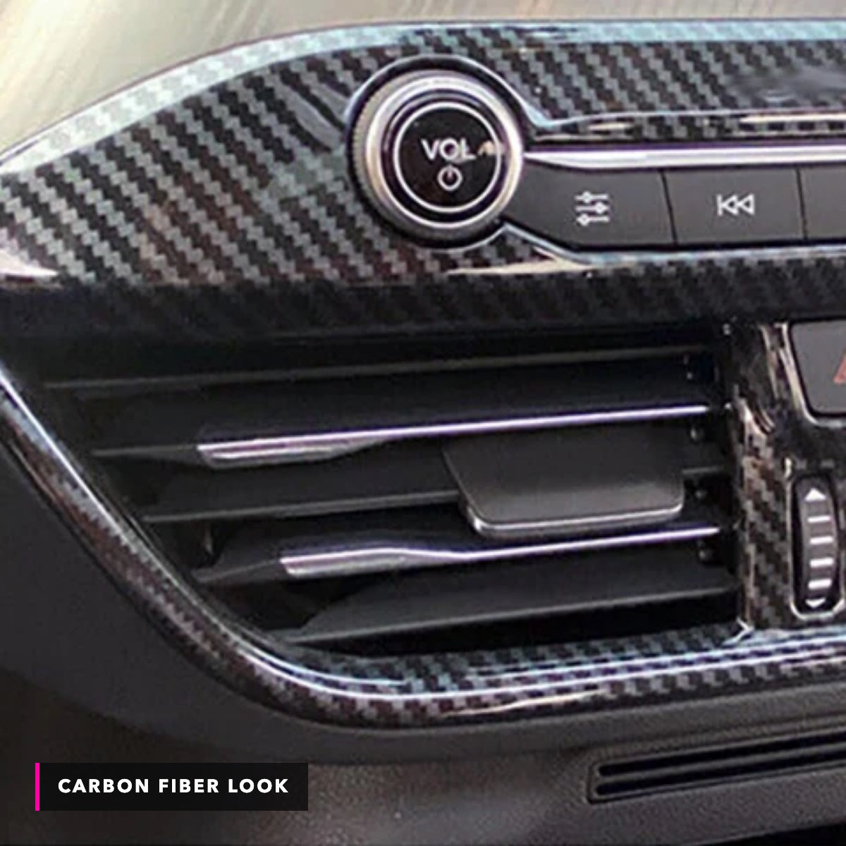 Dettaglio effetto fibra di carbonio cornice console Ford Focus MK4