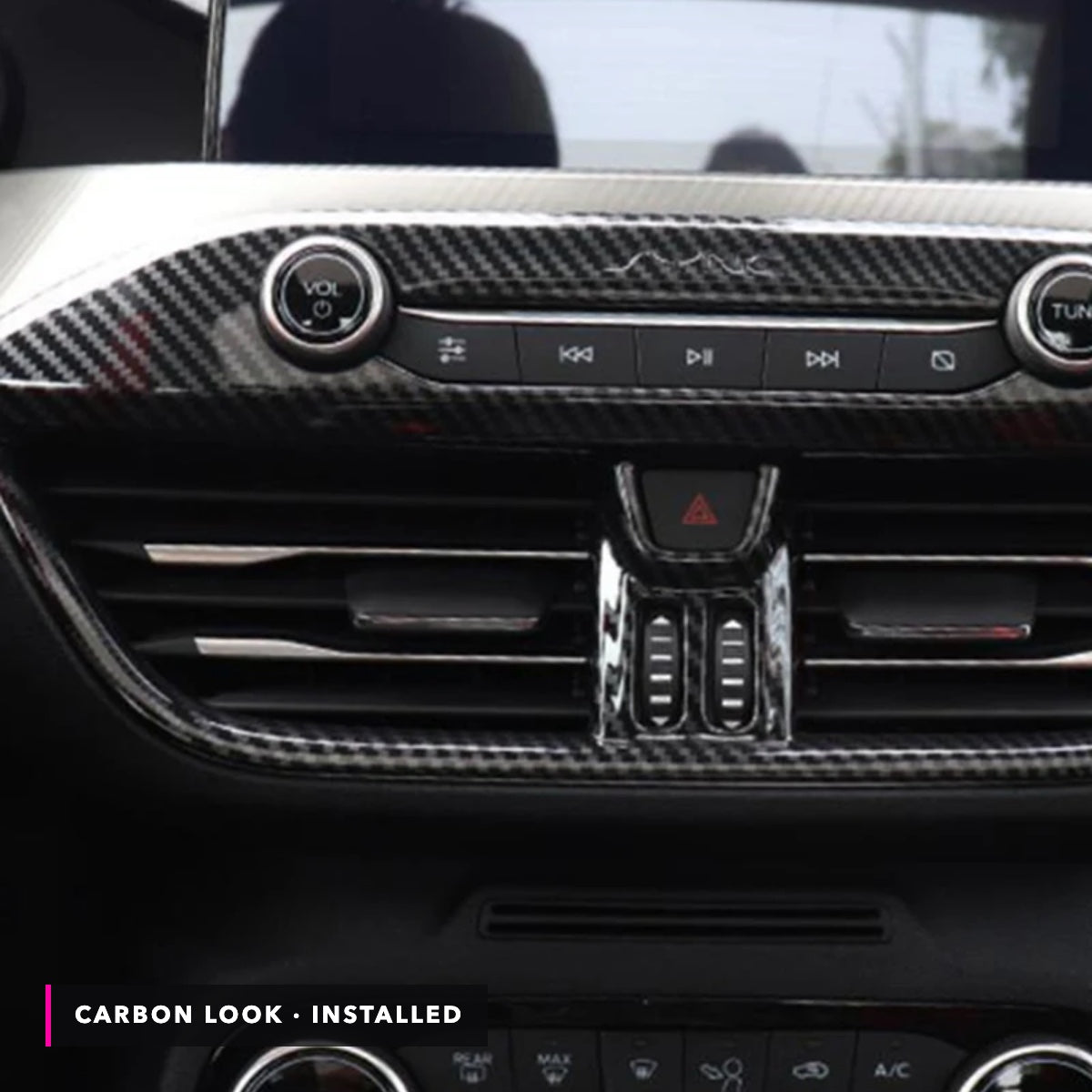 Cornice console centrale carbon montata su Ford Focus MK4