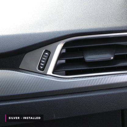 Cornice bocchetta aria argento montata su Ford Focus MK4