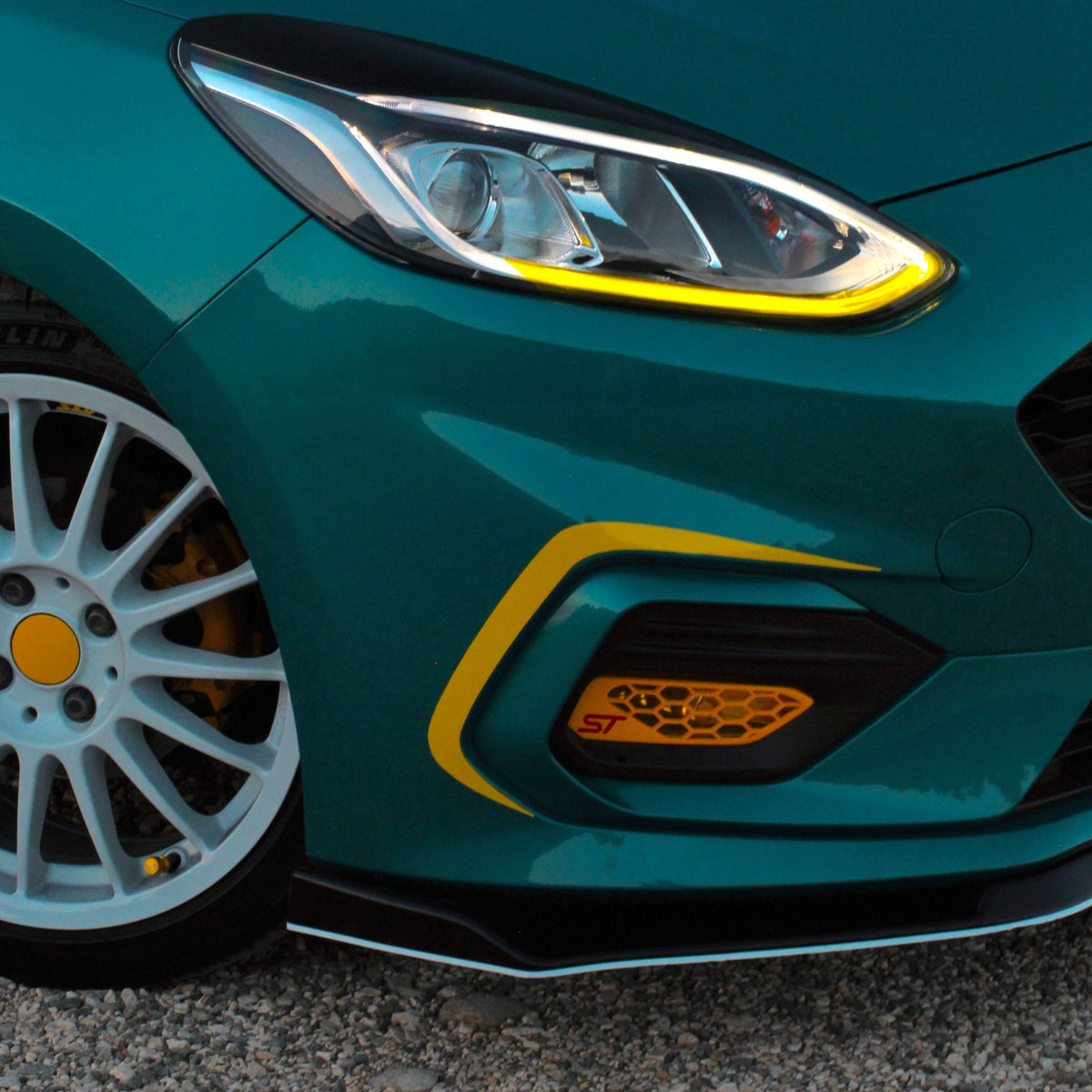Contorni Fendinebbia Adesivi per Ford Fiesta MK8