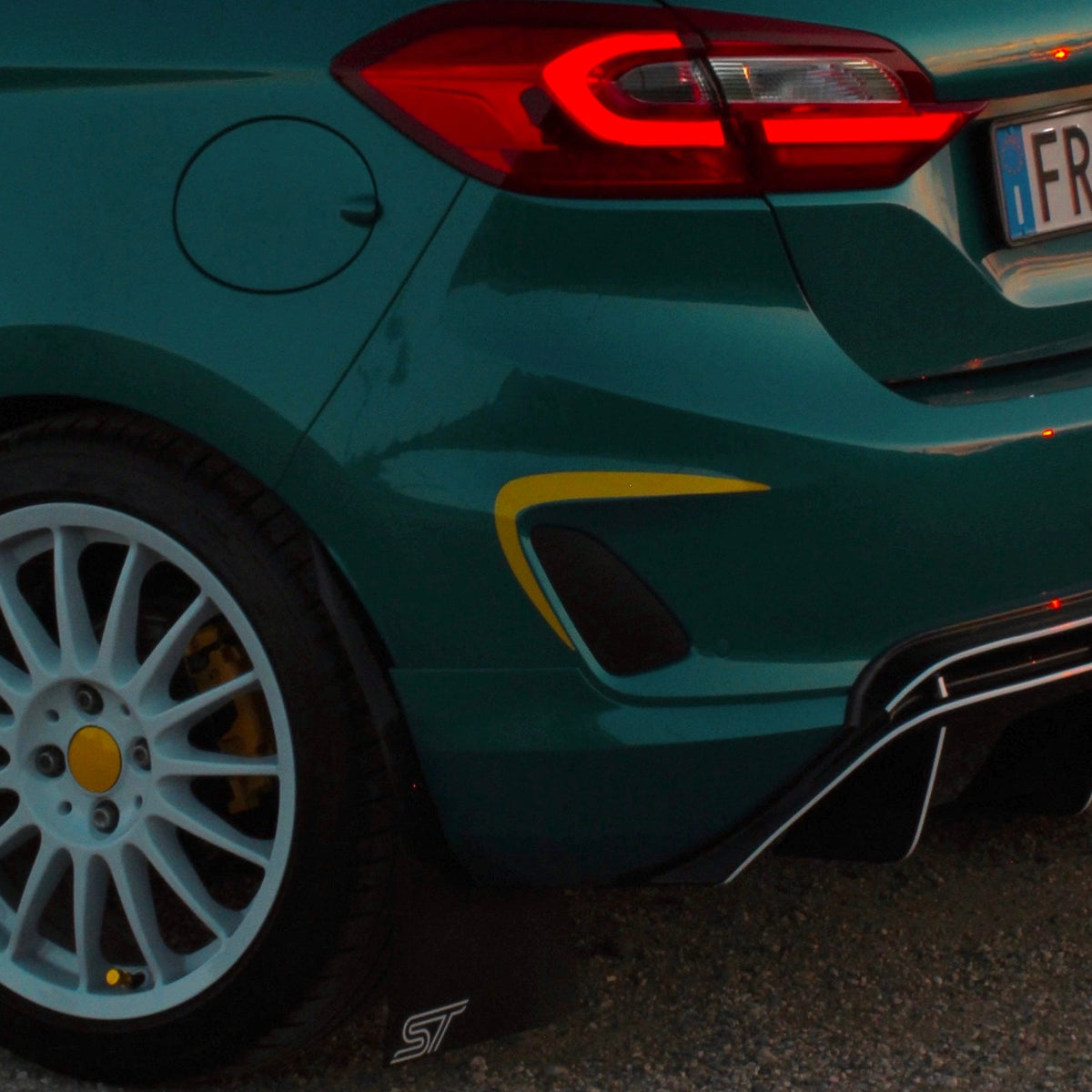 Contorni Retronebbia Adesivi per Ford Fiesta MK8 ST e ST-Line